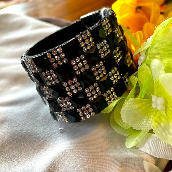 Checkered rhinestone latch cuff - Picture 2 of 3
